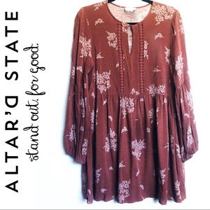 Altar’d State long tunic w embroidered lace trim